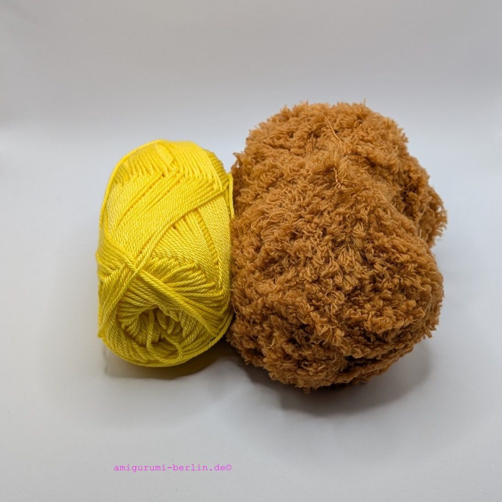 gelbes Garn und braune Teddywolle - yellow yarn and brown teddy wool